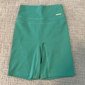 NWOT Gymshark Whitney Simmons Cycling Shorts Palm Green XS